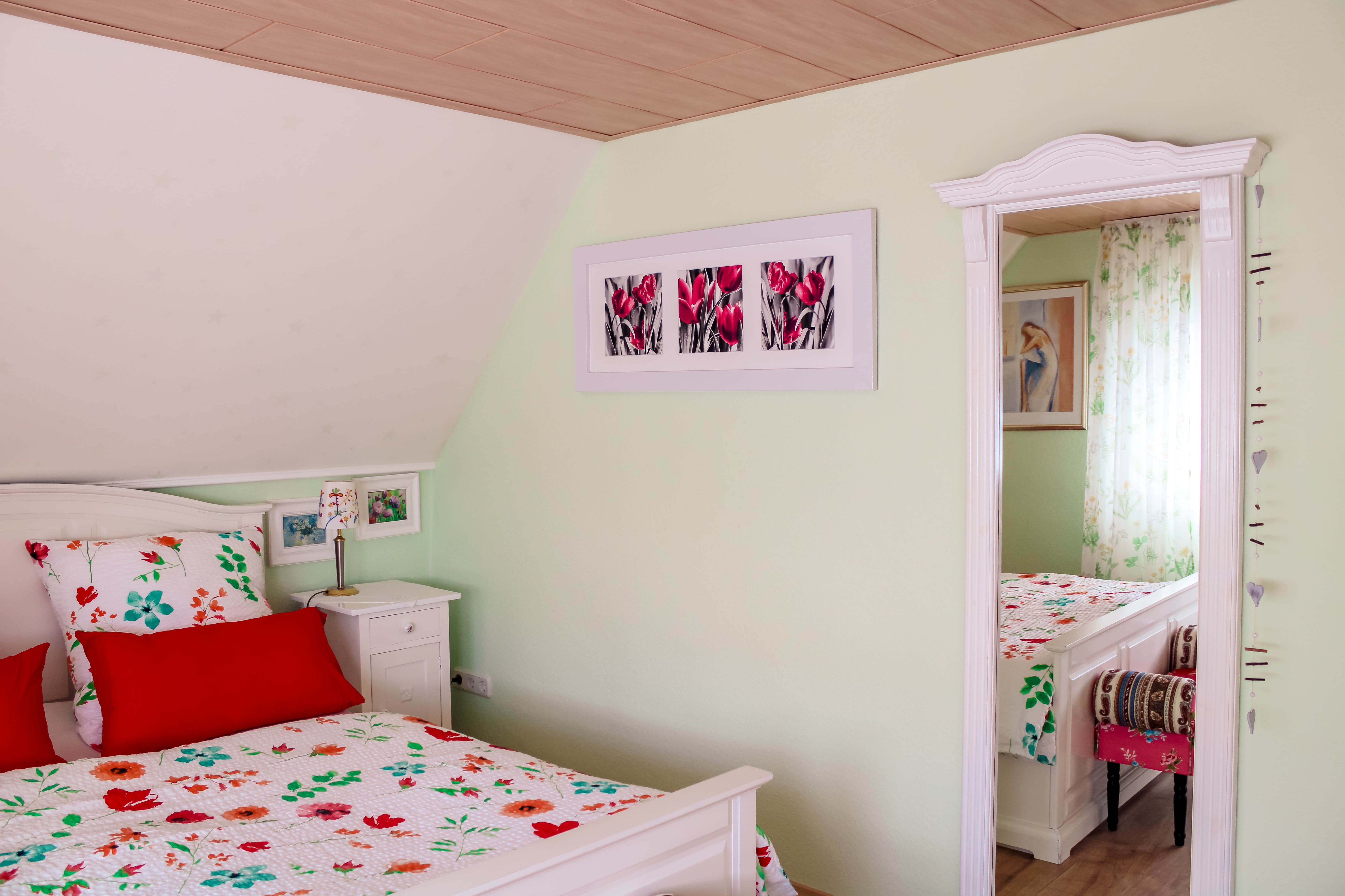 Schlafzimmer mit Ganzkrperspiegel